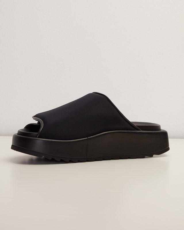 Gia Borghini Sandaler Stitched Puffy Slipper Svart EUR 38