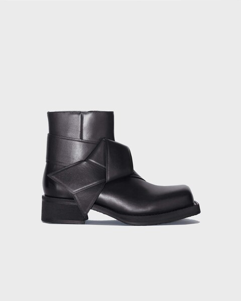 Boots Musubi Svart 1