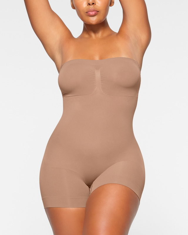 Skims Body Seamless Sculpt Strapless Shortie Sienna M