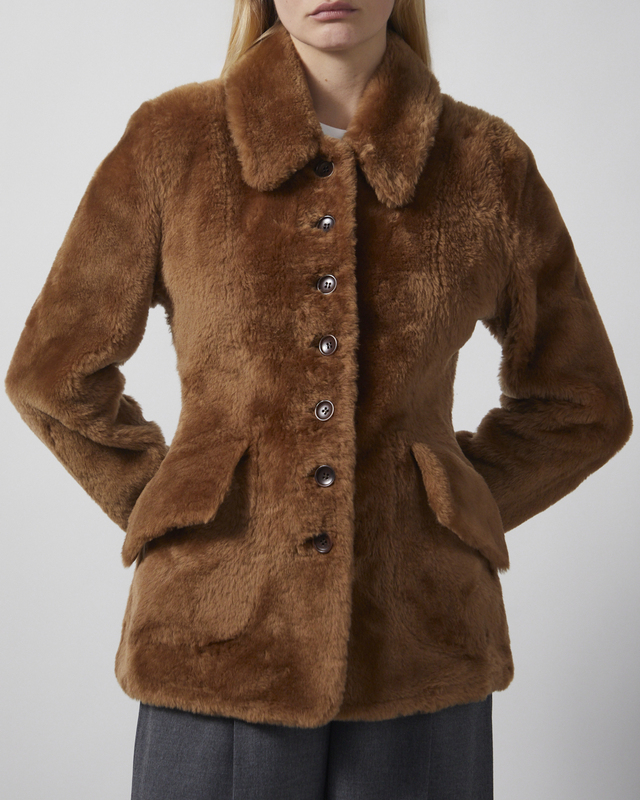 By Malene Birger Jakke Adeline Shearling Toffee 36