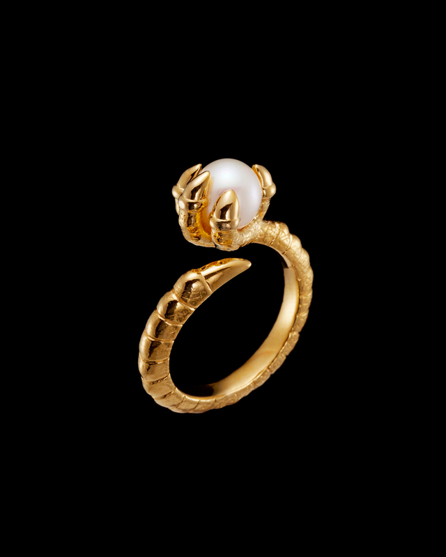 Maria Nilsdotter Ring Claw Pearl Gold 17mm