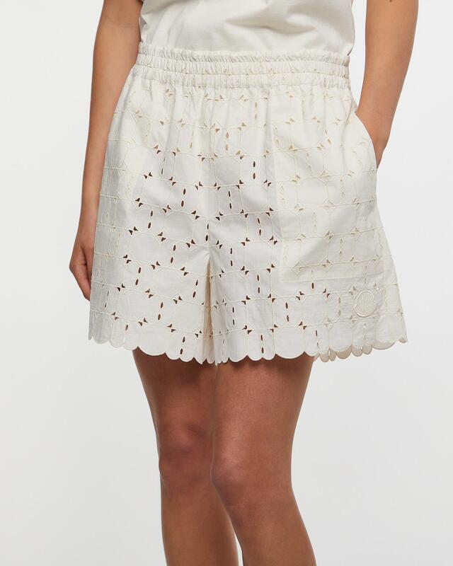 Moncler Shorts Broderie Anglaise Natural IT 42 (EUR 36)