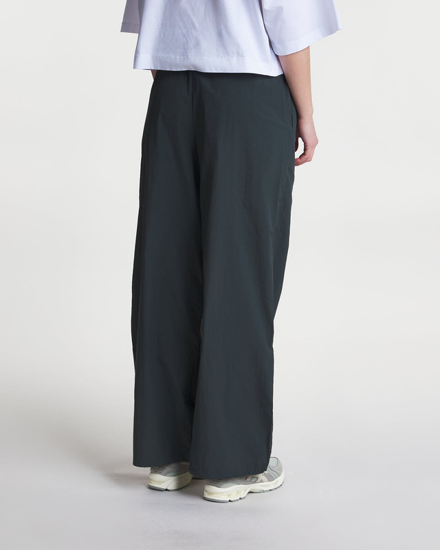 New Balance Trousers Shifted Nylon Pant Svart XS