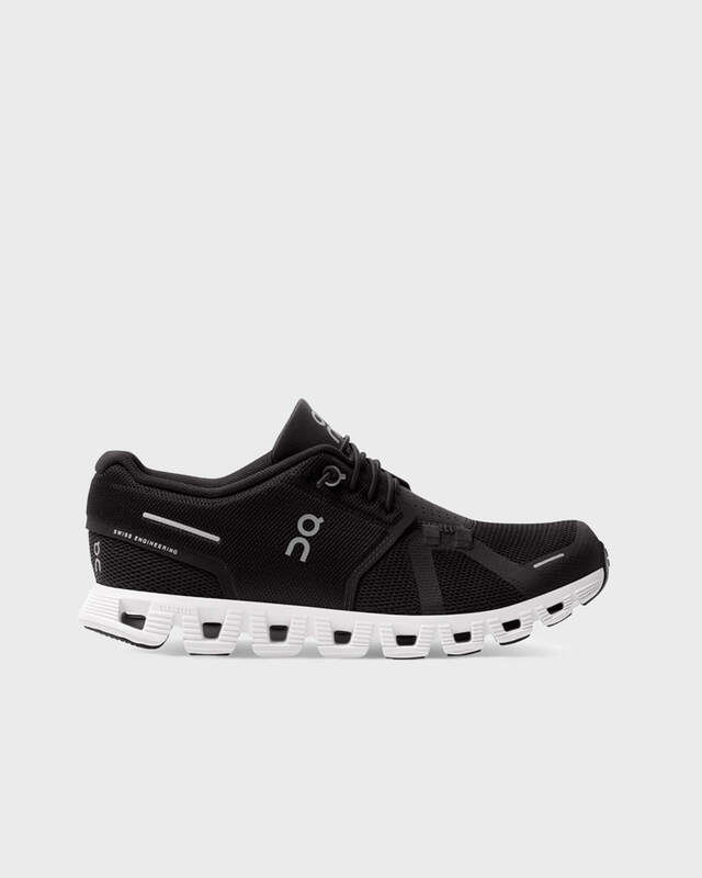 On Cloud 5 Black/White W Svart/vit 9,5 (EU 41)