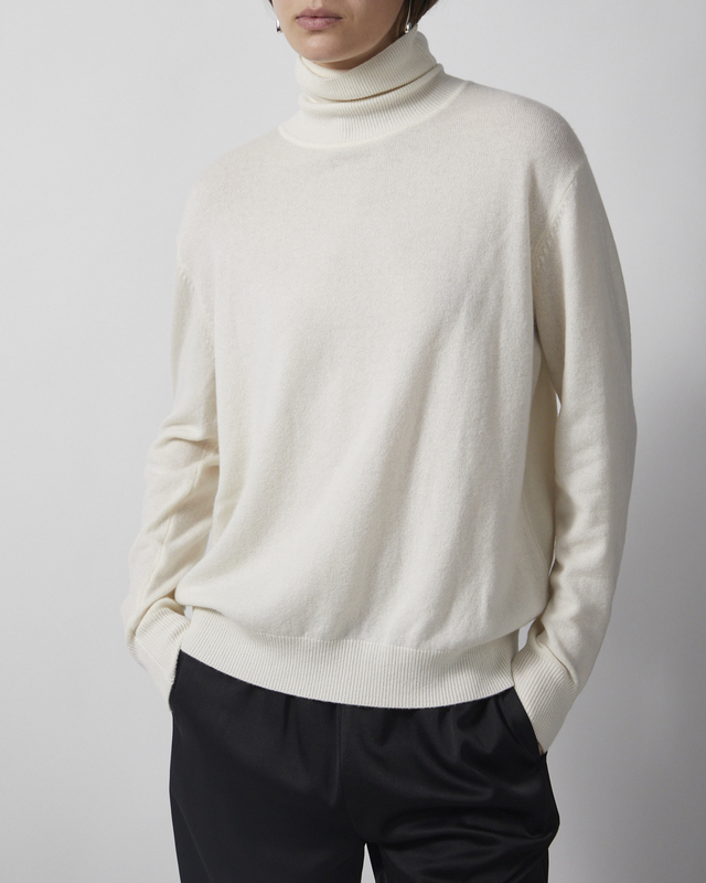 Wakakuu Icons Sweater Cashmere Wool Turtleneck Pearl XS