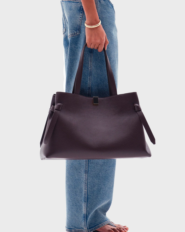 YUZEFI Gyoza Tote Pebble Bag  Black ONESIZE