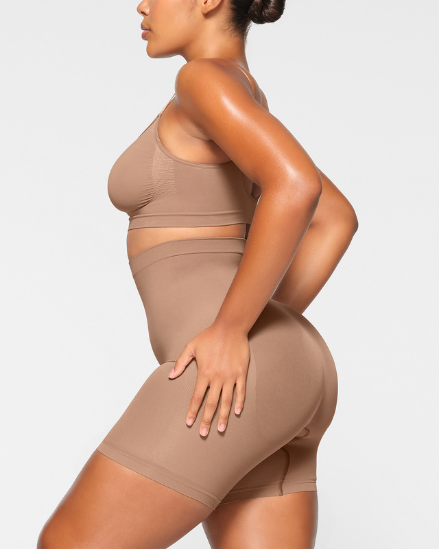 Skims Shorts Seamless Sculpt Mid Thigh Sienna L