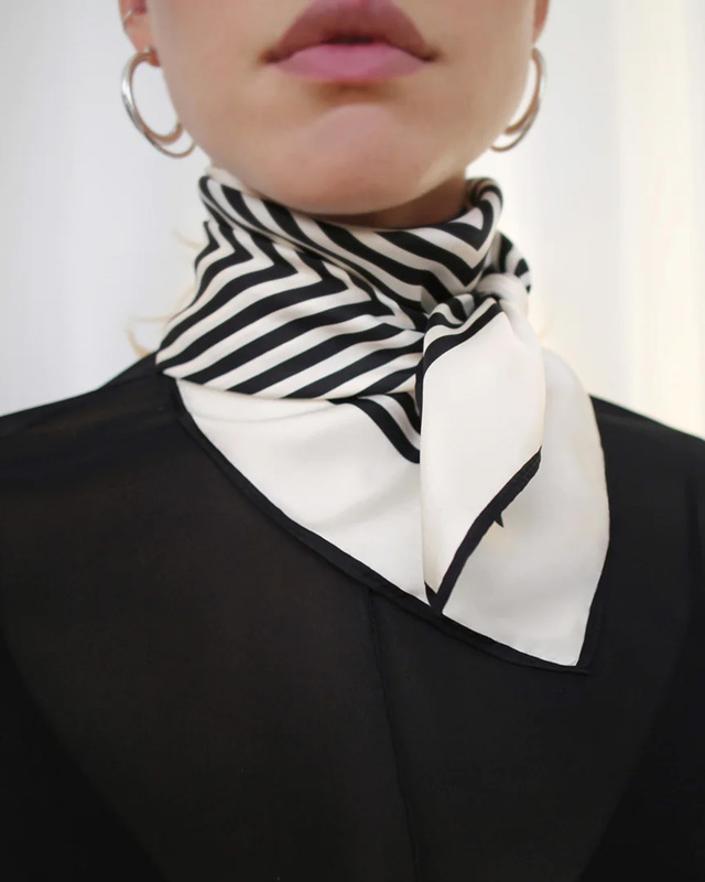 Le Scarf Scarf Silk 65 x 65 Svart/creme ONESIZE