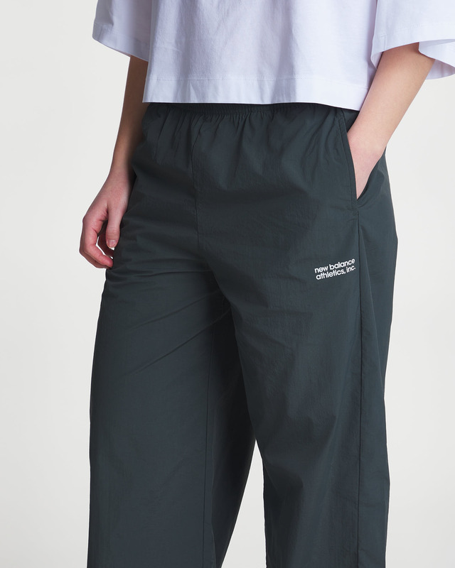 New Balance Byxor Shifted Nylon Pant Svart XS