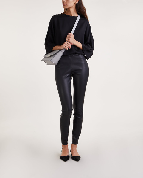 Topp Thess Silk Tee Svart 2