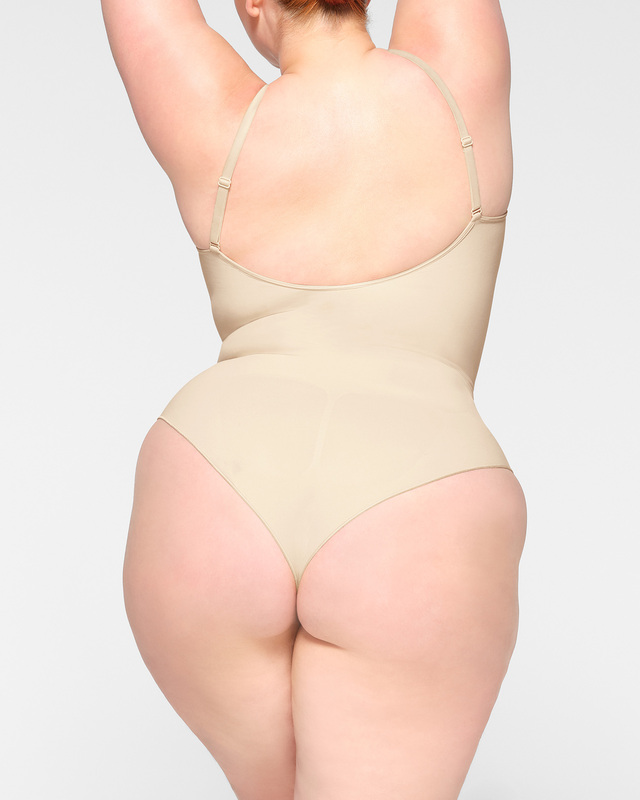 Skims Body Seamless Sculpt Brief Sand L