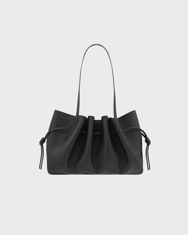 Yuzefi Skulderveske Scallop Pebble Grain Leather Svart ONESIZE