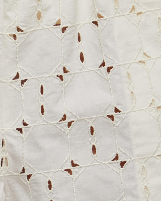 Moncler Shorts Broderie Anglaise Natural IT 42 (EUR 36)