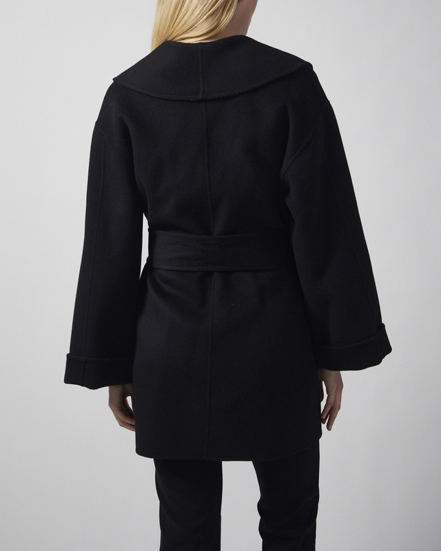 By Malene Birger Kappa Trinelle Svart 34