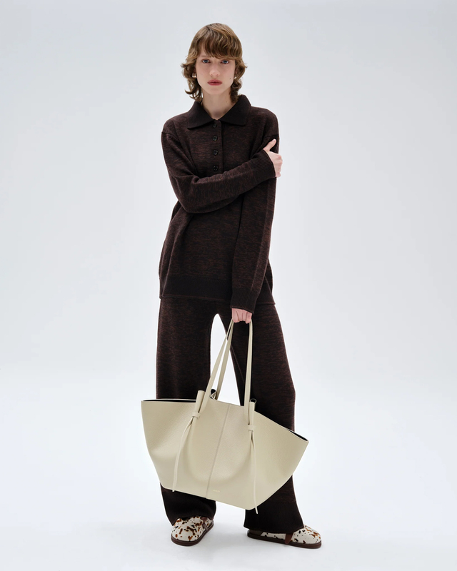 YUZEFI Väska XL Mochi Pebble Grain Leather Cream ONESIZE