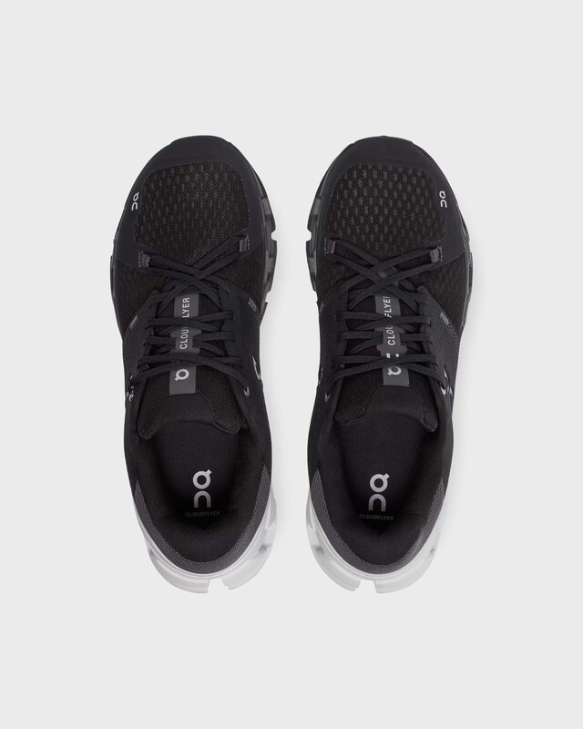On Sneakers Cloudflyer 4 Svart/vit 9,5 (EU 41)