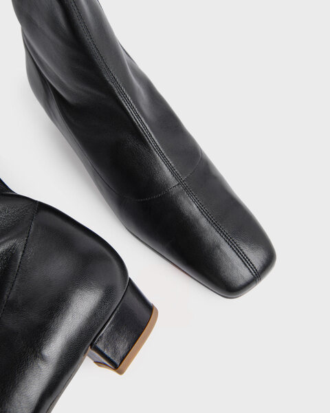 Boots Este Boot Black Leather Svart 2