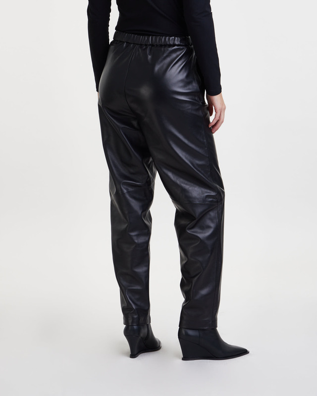 Teurn Studios Byxor Tapered Leather Svart 36