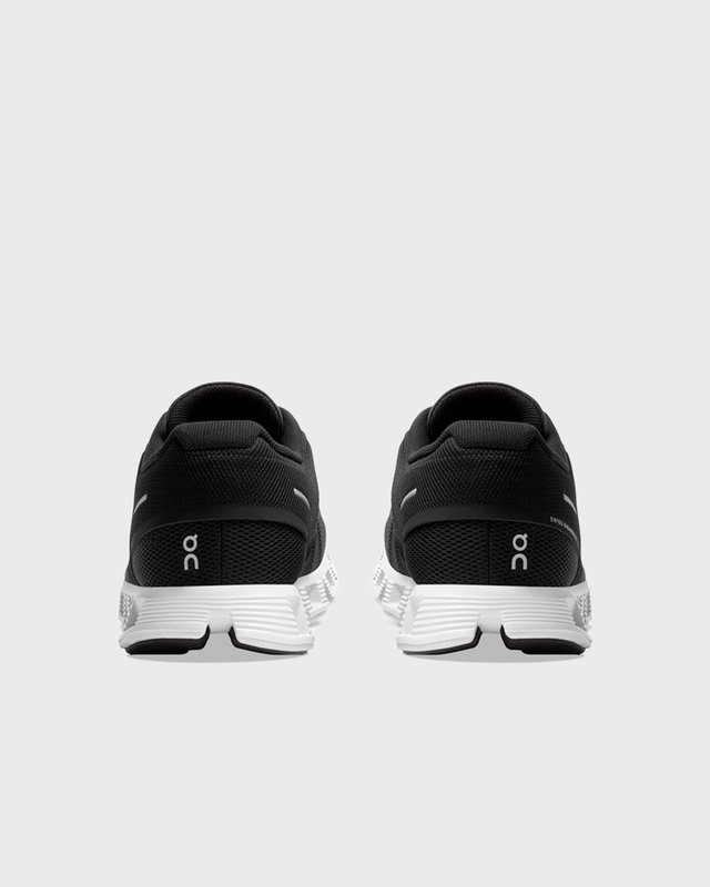 On Cloud 5 Black/White W Svart/vit 9,5 (EU 41)