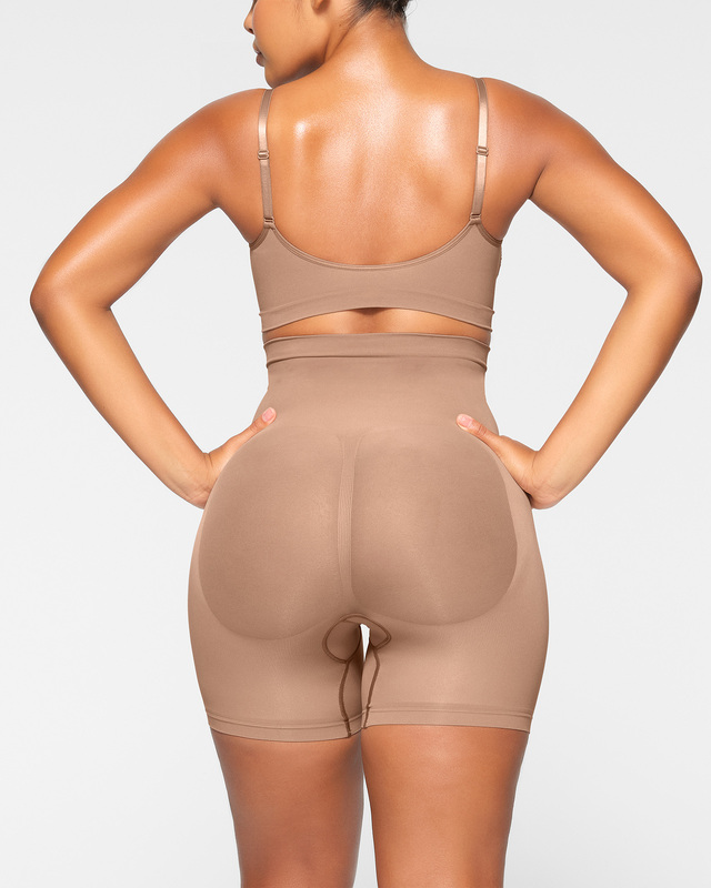 Skims Shorts Seamless Sculpt Mid Thigh Sienna L