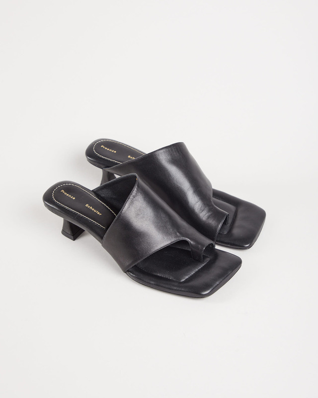 Proenza Schouler Sandal SQUAREASYMMETRICTOERINGSANDAL Svart EUR 36