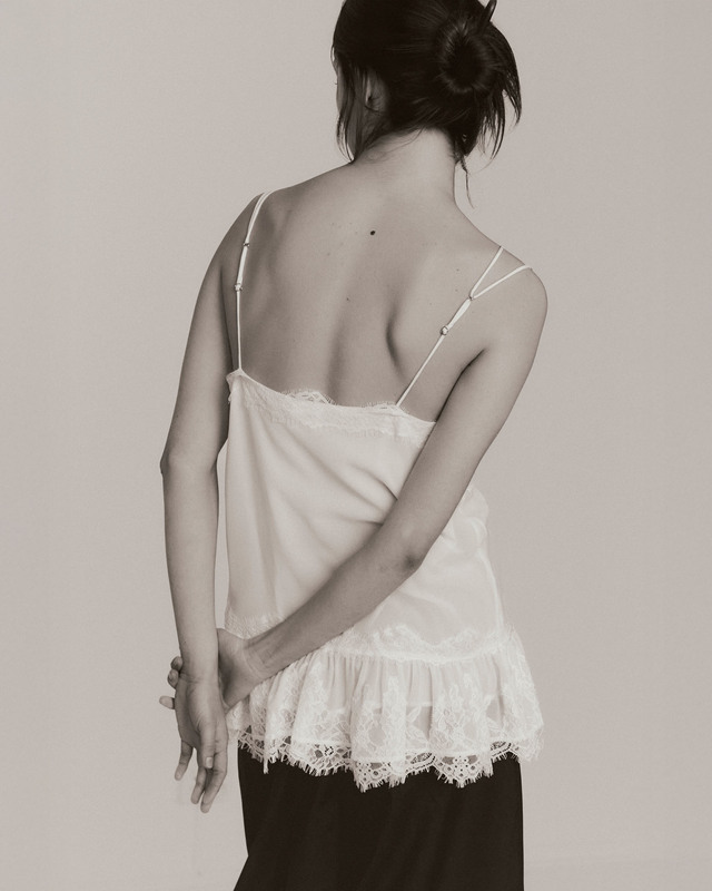 LEONÍ Top Iris Lace-Trimmed  White 34