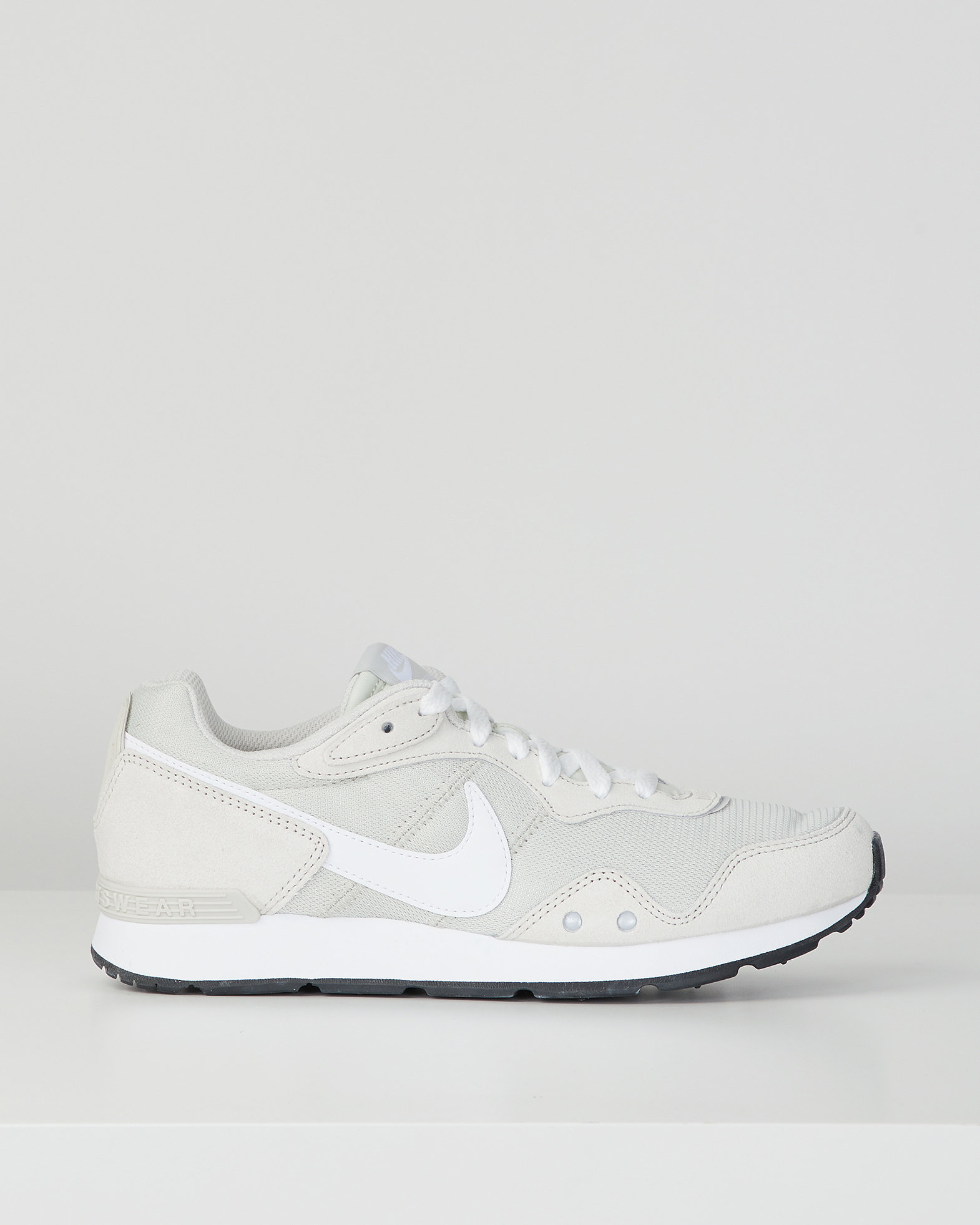 nike internationalist snipes