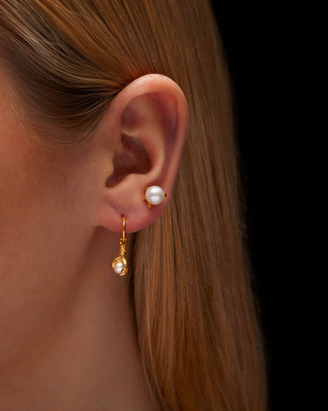 Maria Nilsdotter Earring Tiny Claw Pearl Guld ONESIZE