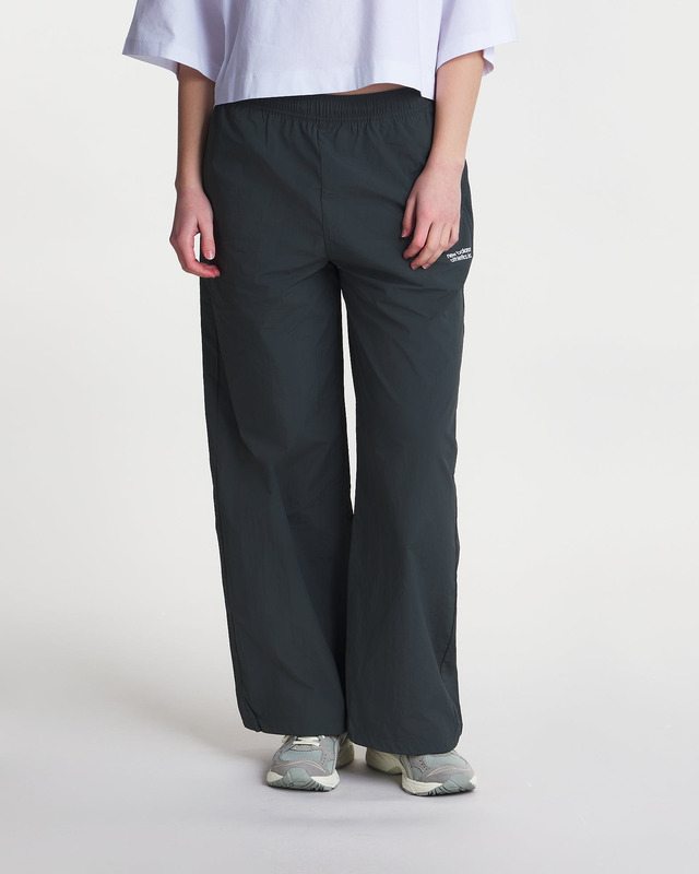 New Balance Trousers Shifted Nylon Pant Svart XS