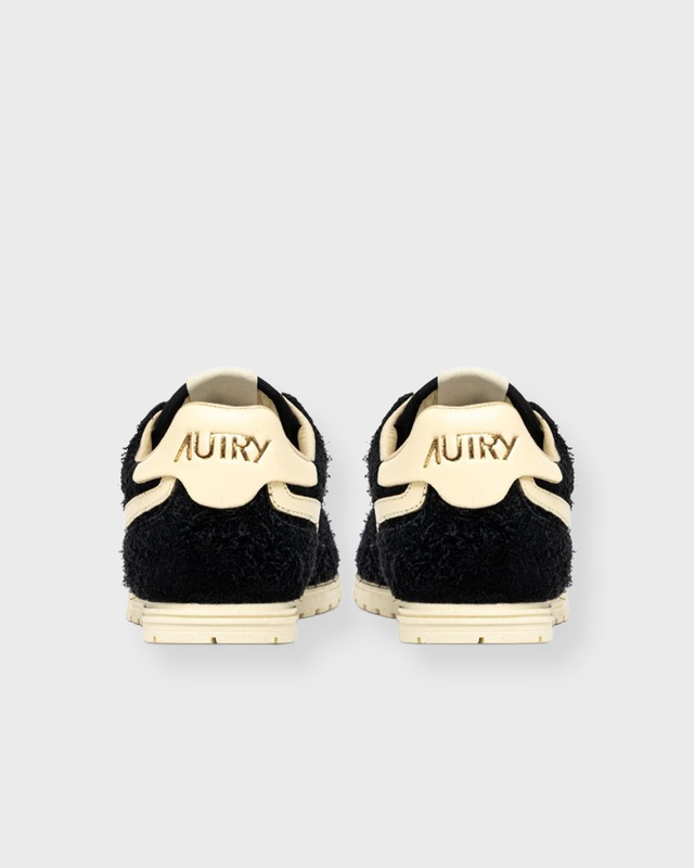 Autry Sneakers Windspin Low Suede Svart EUR 36