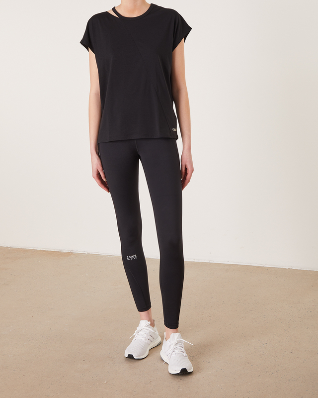 Casall Topp Cut Out Detail Svart 34