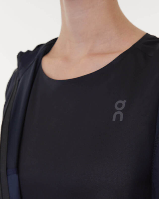 On Topp Performance-T W Black/Dark Svart M