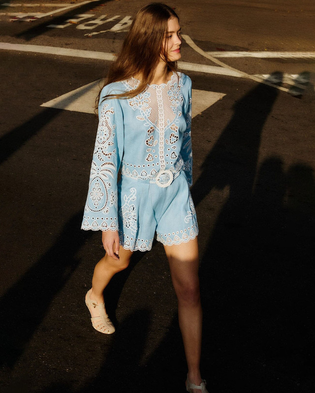 FARM Rio Blouse Romantic Richelieu Ljusblå L