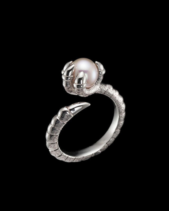 Maria Nilsdotter Ring Claw Pearl Silver 17mm