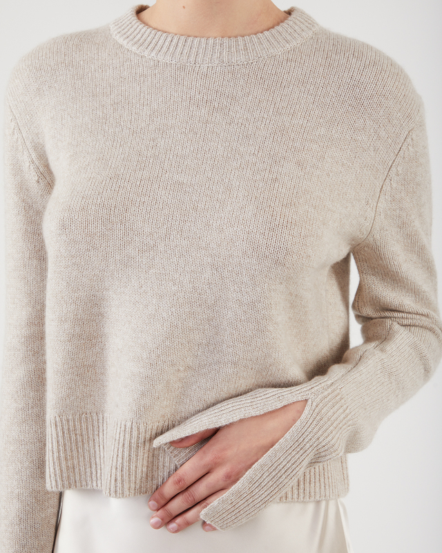 Wakakuu Icons Tröja Olivia Cropped R-neck Sand L