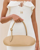 Cult Gaia Väska Carmela Shoulder Sand ONESIZE