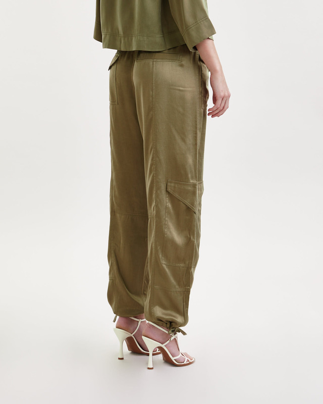 Ganni Byxor Washed Satin Grön 38