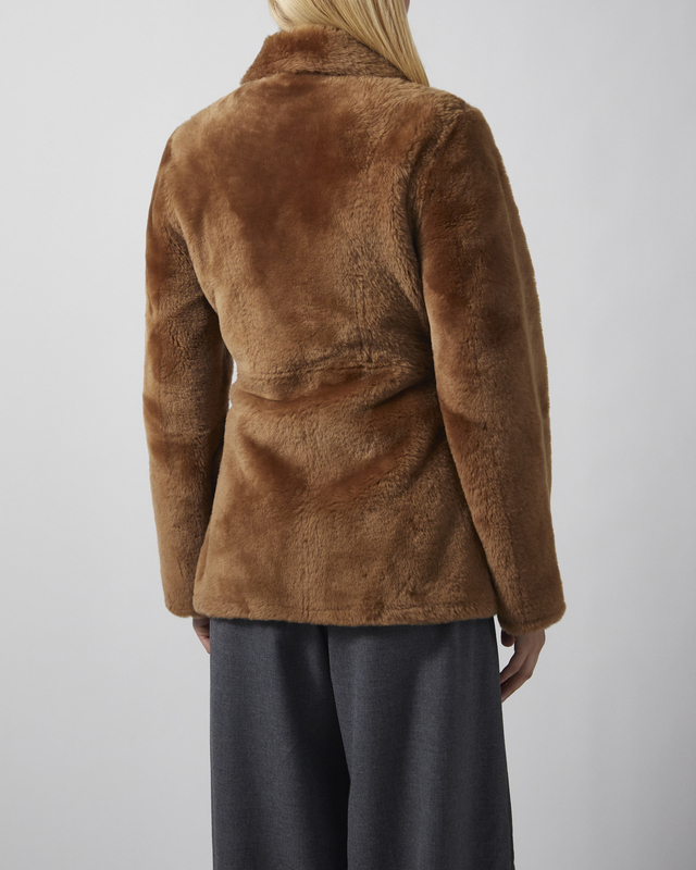 By Malene Birger Jakke Adeline Shearling Toffee 36