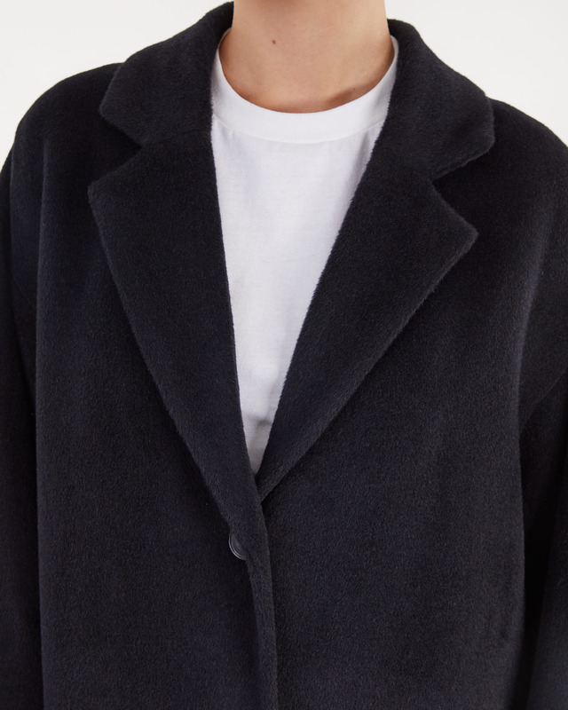Teurn Studios Kappa Oversized Cocoon  Svart XS