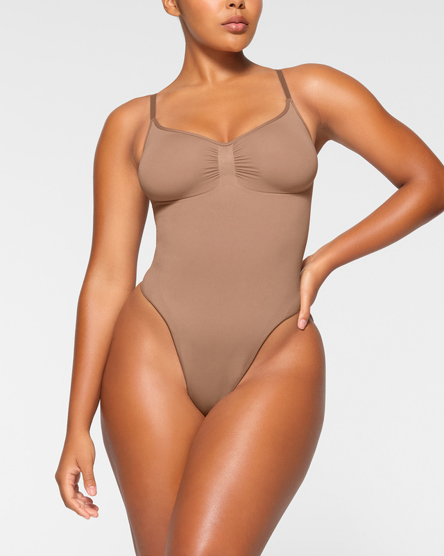 Skims Body Seamless Sculpt Thong Sienna M