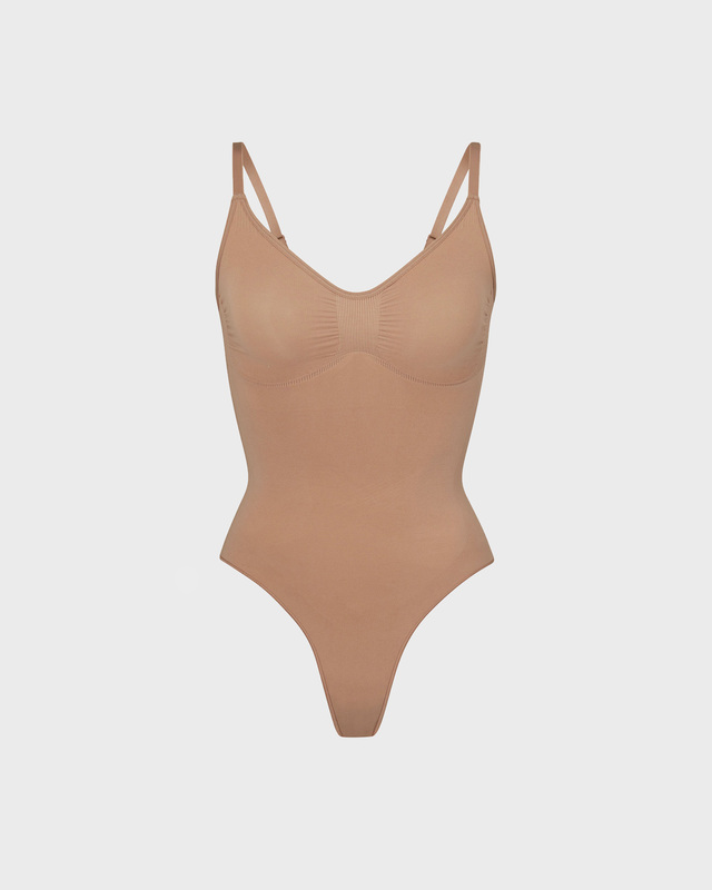 Skims Body Seamless Sculpt Thong Sienna M