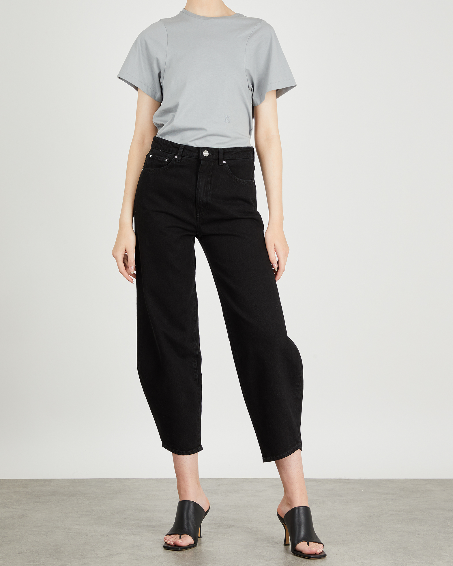 Totême - Jeans Barrel Leg Denim | WAKAKUU