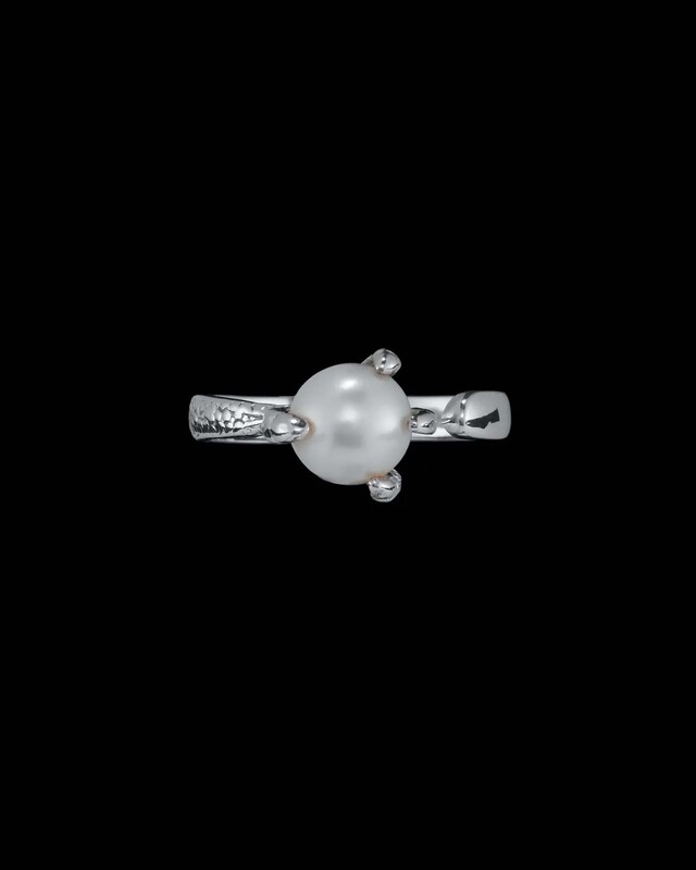 Maria Nilsdotter Ring Tiny Claw Pear Silver 18 MM