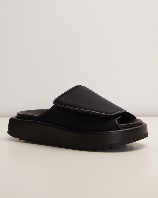 Gia Borghini Sandaler Stitched Puffy Slipper Svart EUR 38