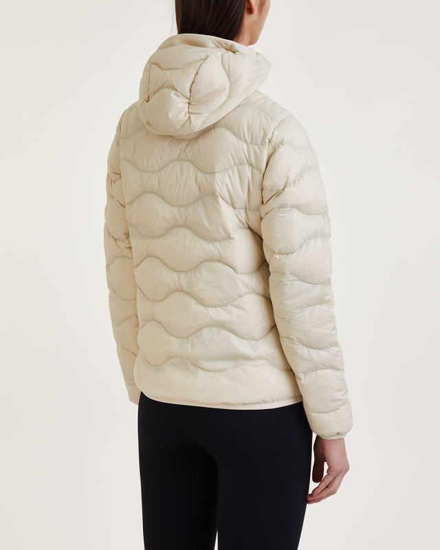 Peak Performance Jacket W Helium Hood  Sand L