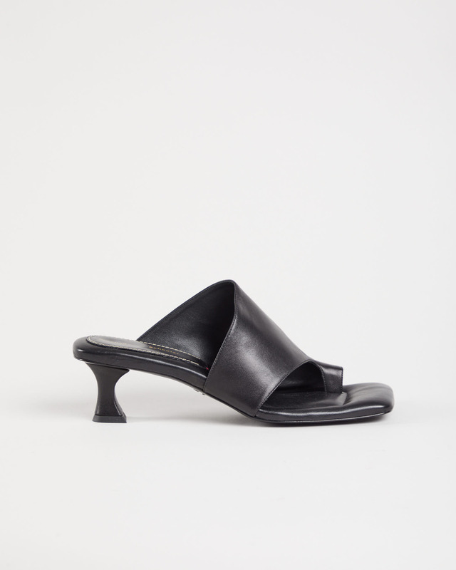 Proenza Schouler Sandal SQUAREASYMMETRICTOERINGSANDAL Svart EUR 36