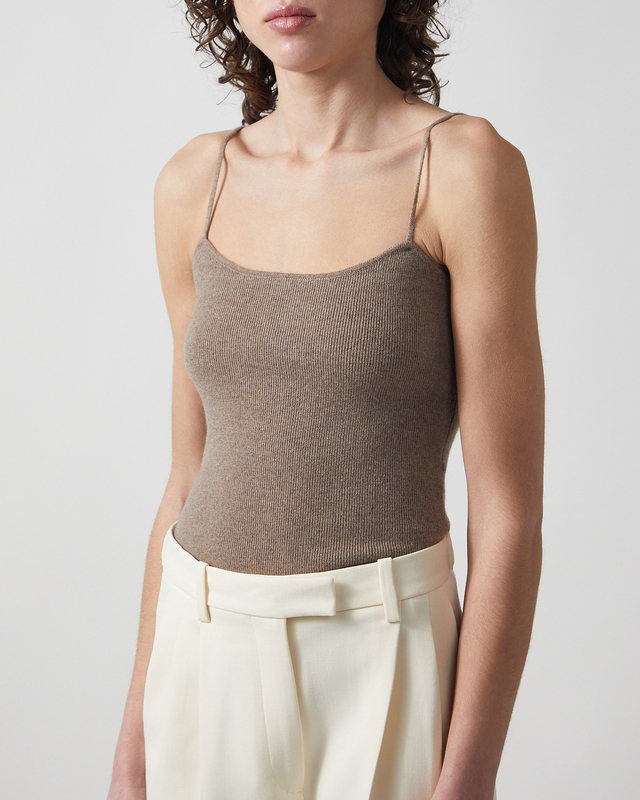 Almada Label  Topp Lucy Nougat L