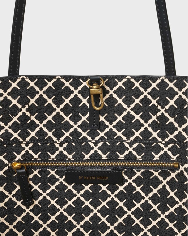 By Malene Birger Taske Abigail Black ONESIZE