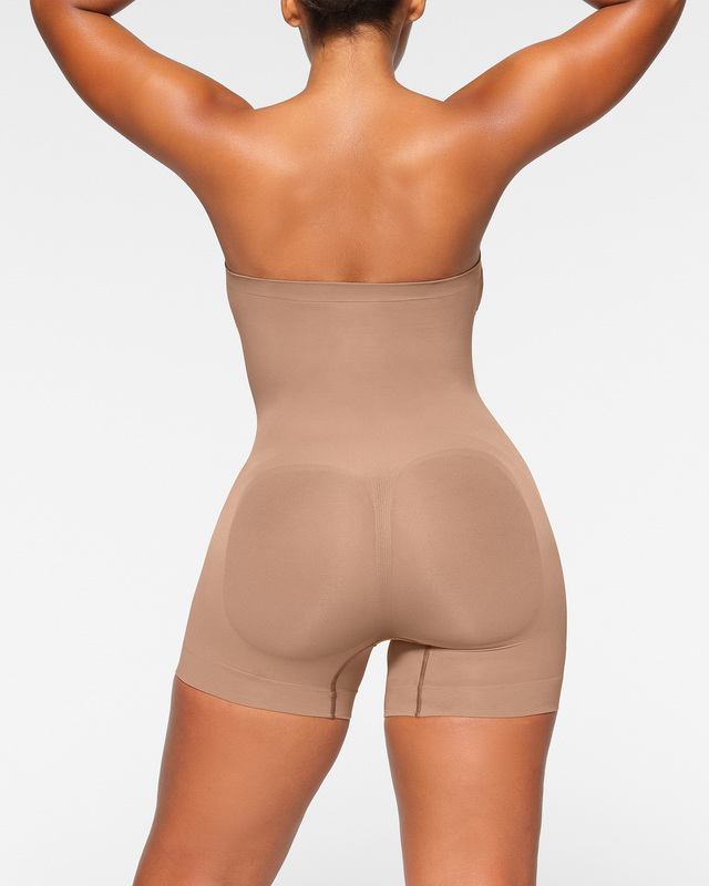 Skims Body Seamless Sculpt Strapless Shortie Sienna M