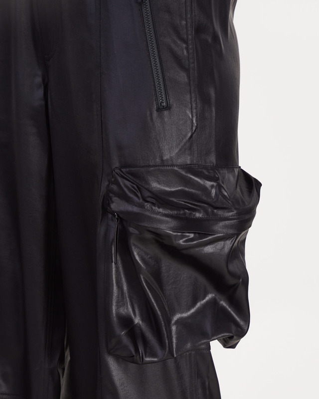 Filippa K Byxor Shiny Cargo Svart XL